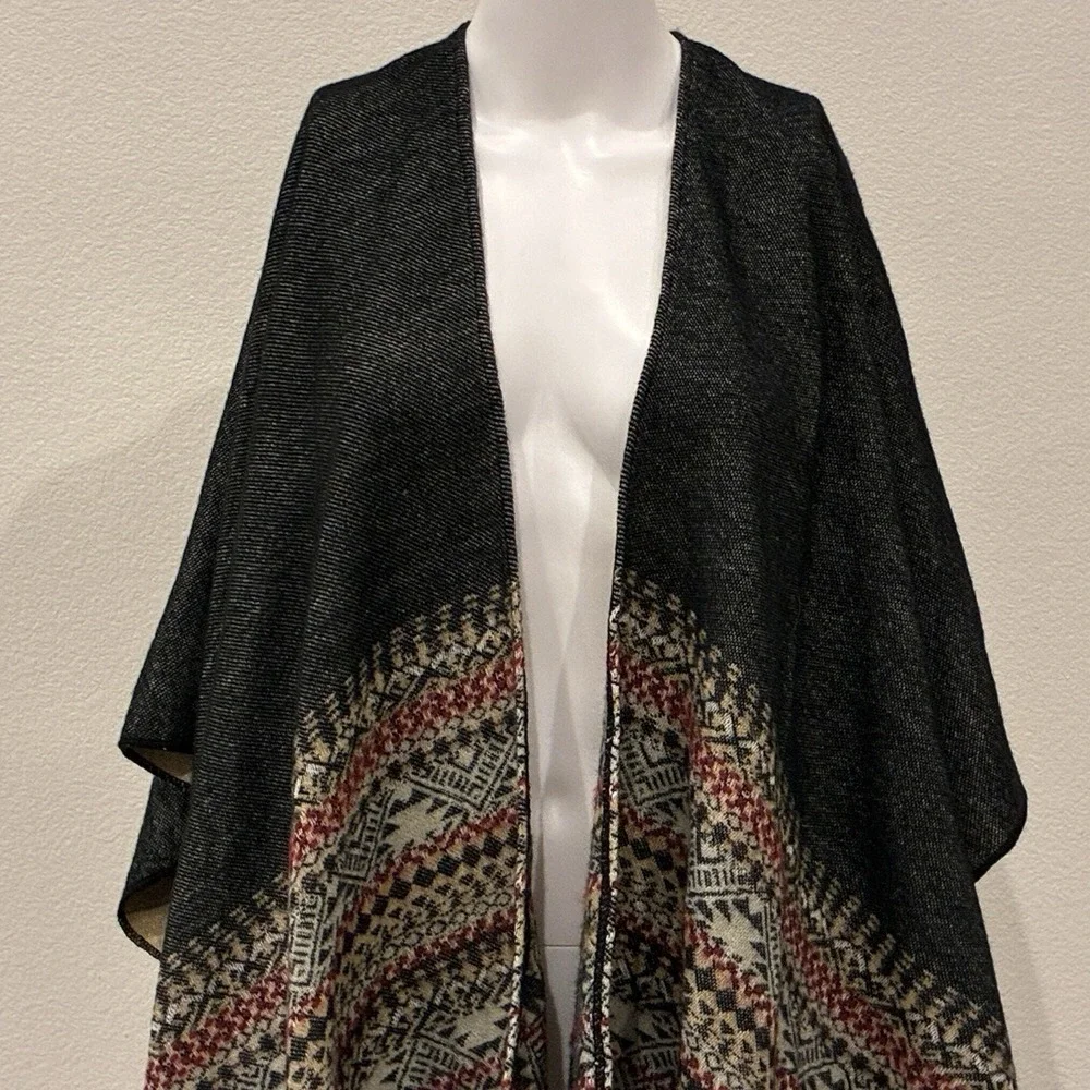 Gray Geometrical Pattern Boho Poncho OS Sustainable Tribal Quagga Green Label